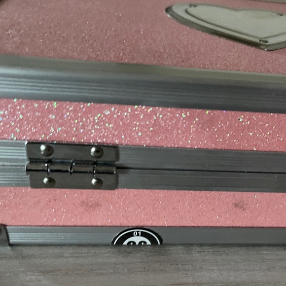 Vaultz Pink Glitter Lock and Key Pencil Box - Picture 2 of 11